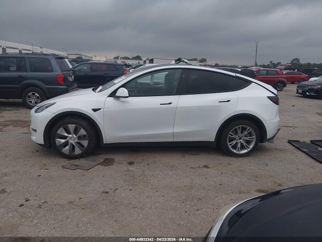 Продажа на аукционе авто 2024 Tesla Model Y Long Range Dual Motor All-wheel Drive, vin: 7SAYGDEE4RA257896, номер лота: 44932342