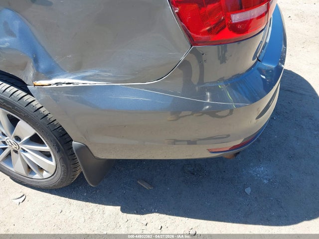 3VWD17AJ0FM315821 Volkswagen Jetta 1.8t Se