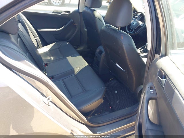 3VWD17AJ0FM315821 Volkswagen Jetta 1.8t Se