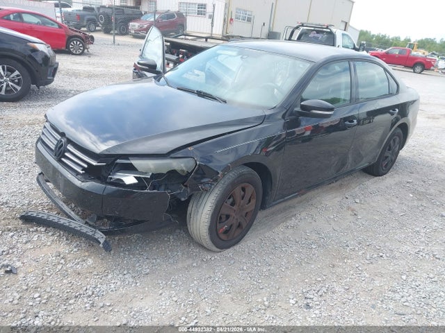 2015 Volkswagen Passat 1.8t S მანქანა იყიდება აუქციონზე, vin: 1VWAT7A37FC037063, აუქციონის ნომერი: 44932382