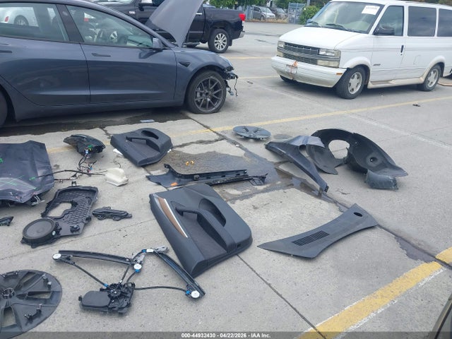 2023 Tesla Model 3 Rear-wheel Drive მანქანა იყიდება აუქციონზე, vin: 5YJ3E1EA3PF623825, აუქციონის ნომერი: 44932430