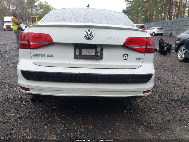 Aukcja sprzedaży 2015 Volkswagen Jetta 1.8t Sel, vin: 3VWL17AJ1FM335314, numer aukcji: 44932445