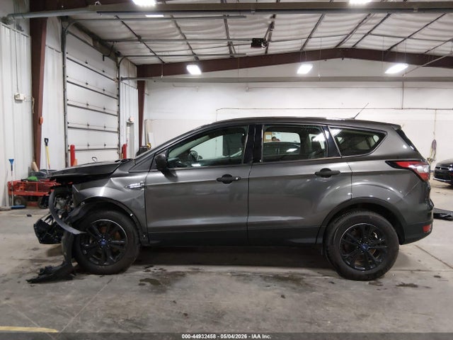44932458 :رقم المزاد ، 1FMCU0F73HUB00003 vin ، 2017 Ford Escape S مزاد بيع