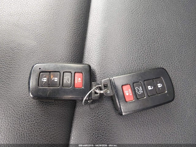 2017 Toyota Rav4 Hybrid Limited მანქანა იყიდება აუქციონზე, vin: JTMDJREV9HD102568, აუქციონის ნომერი: 44932515