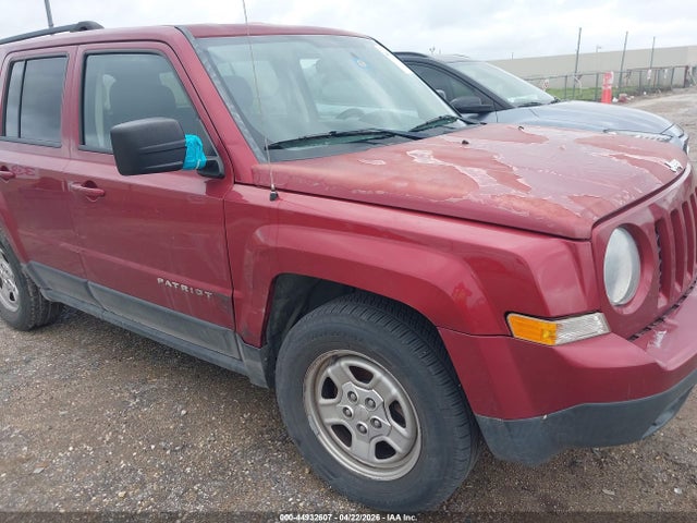 1C4NJPBB5FD203963 Jeep Patriot Sport