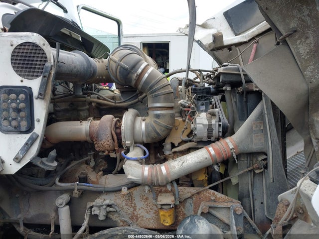 44932646 :رقم المزاد ، 1XKDDB9X93R897454 vin ، 2003 Kenworth Construction T800 مزاد بيع