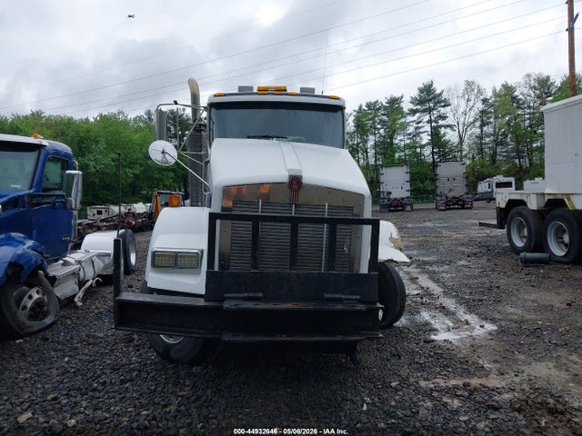 44932646 :رقم المزاد ، 1XKDDB9X93R897454 vin ، 2003 Kenworth Construction T800 مزاد بيع