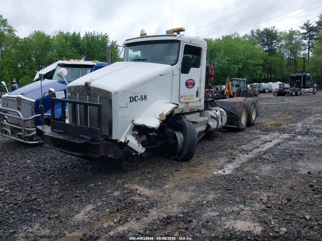 44932646 :رقم المزاد ، 1XKDDB9X93R897454 vin ، 2003 Kenworth Construction T800 مزاد بيع