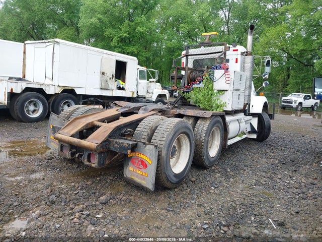44932646 :رقم المزاد ، 1XKDDB9X93R897454 vin ، 2003 Kenworth Construction T800 مزاد بيع