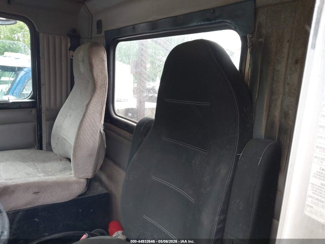 44932646 :رقم المزاد ، 1XKDDB9X93R897454 vin ، 2003 Kenworth Construction T800 مزاد بيع