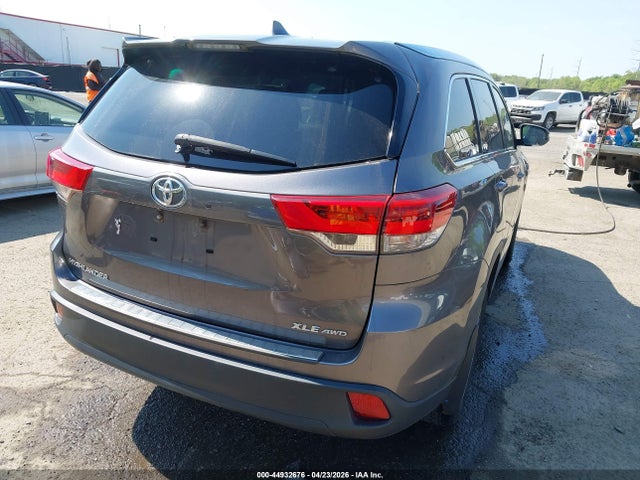 Продажа на аукционе авто 2019 Toyota Highlander Xle, vin: 5TDJZRFH7KS610439, номер лота: 44932676