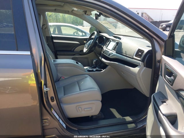 Продажа на аукционе авто 2019 Toyota Highlander Xle, vin: 5TDJZRFH7KS610439, номер лота: 44932676