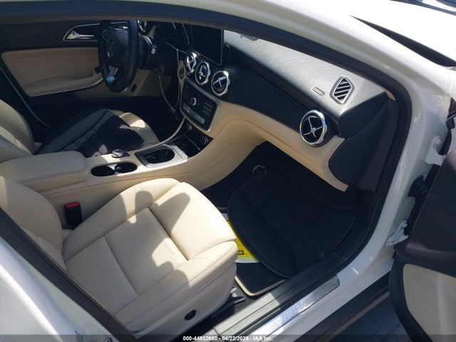 WDCTG4EBXKU009594 Mercedes-Benz GLA 250