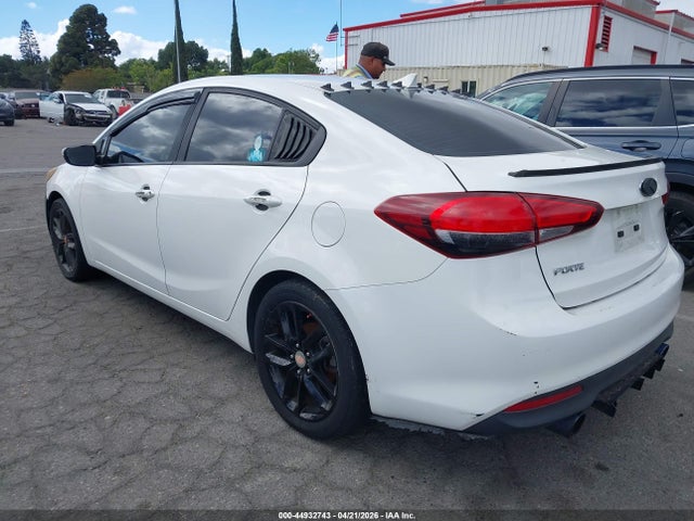 Aukcja sprzedaży 2017 Kia Forte Lx, vin: 3KPFK4A76HE121996, numer aukcji: 44932743