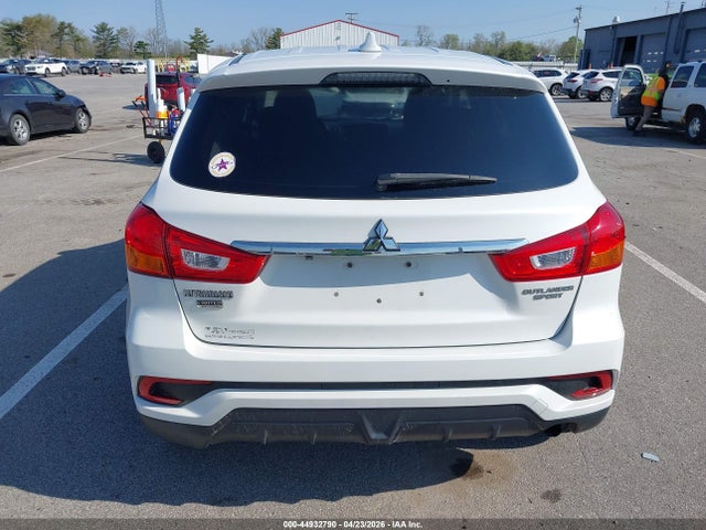 JA4AR3AU8JZ029704 Mitsubishi Outlander Sport 2.0 Le