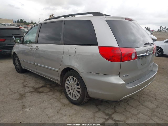 2010 TOYOTA SIENNA 5TDYK4CC4AS290008 Photo 2