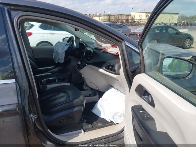2018 Chrysler Pacifica Touring L Plus მანქანა იყიდება აუქციონზე, vin: 2C4RC1EGXJR352133, აუქციონის ნომერი: 44932901