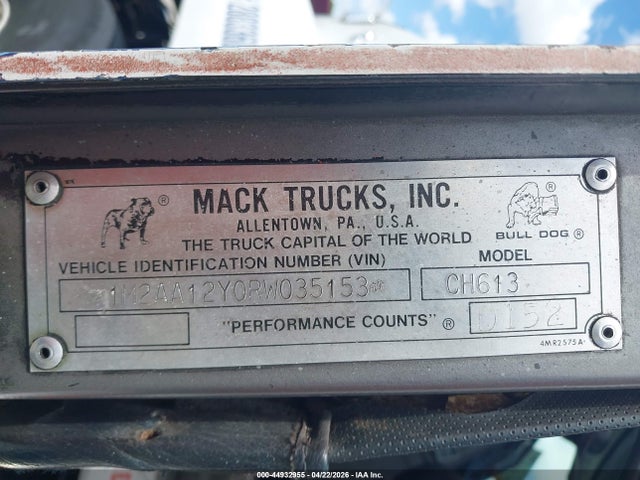 44932955 :رقم المزاد ، 1M2AA12Y0RW035153 vin ، 1994 Mack 600 Ch600 مزاد بيع