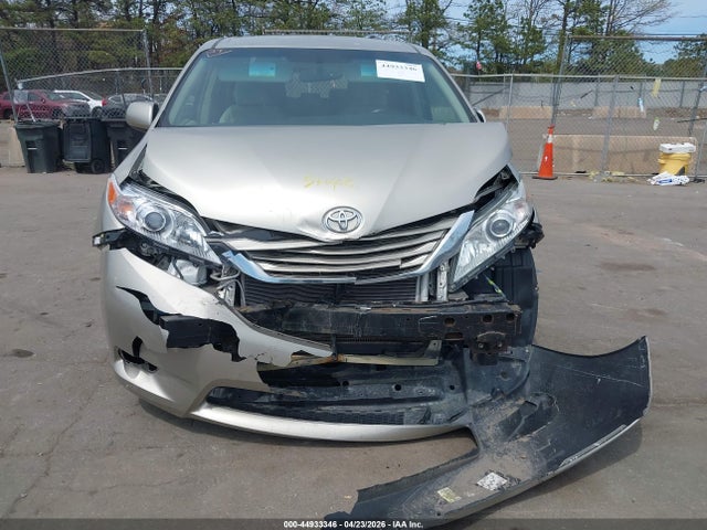 Продажа на аукционе авто 2017 Toyota Sienna Le 8 Passenger, vin: 5TDKZ3DC7HS766949, номер лота: 44933346
