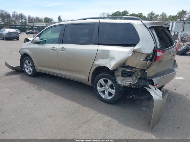 Продажа на аукционе авто 2017 Toyota Sienna Le 8 Passenger, vin: 5TDKZ3DC7HS766949, номер лота: 44933346