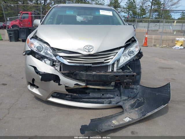 Продажа на аукционе авто 2017 Toyota Sienna Le 8 Passenger, vin: 5TDKZ3DC7HS766949, номер лота: 44933346
