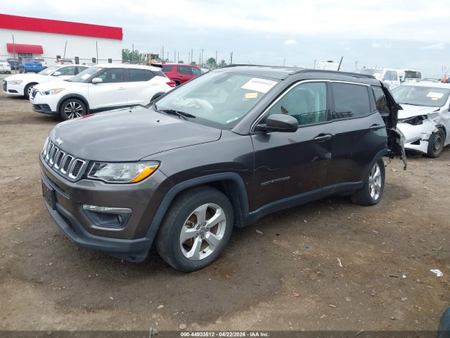 44933512 :رقم المزاد ، 3C4NJCBB2JT122981 vin ، 2018 Jeep Compass Latitude مزاد بيع