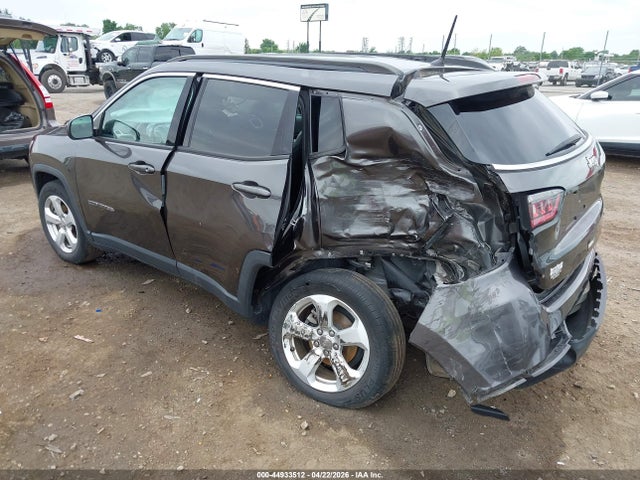 44933512 :رقم المزاد ، 3C4NJCBB2JT122981 vin ، 2018 Jeep Compass Latitude مزاد بيع