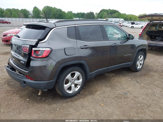44933512 :رقم المزاد ، 3C4NJCBB2JT122981 vin ، 2018 Jeep Compass Latitude مزاد بيع