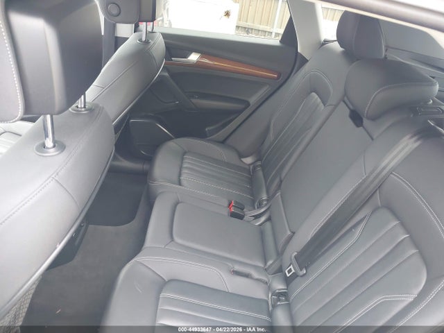 Auction sale of the 2021 Audi Q5 Premium 45 Tfsi Quattro S Tronic, vin: WA1AAAFY4M2008983, lot number: 44933647