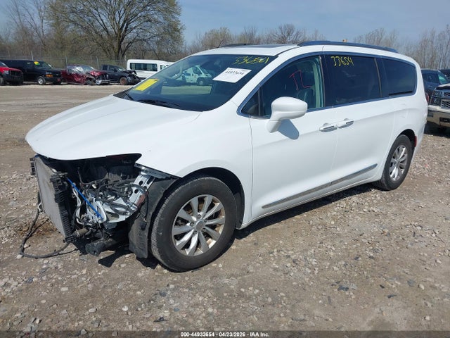 44933654 :رقم المزاد ، 2C4RC1EGXJR188379 vin ، 2018 Chrysler Pacifica Touring L Plus مزاد بيع