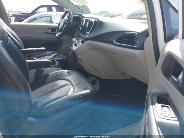 44933654 :رقم المزاد ، 2C4RC1EGXJR188379 vin ، 2018 Chrysler Pacifica Touring L Plus مزاد بيع