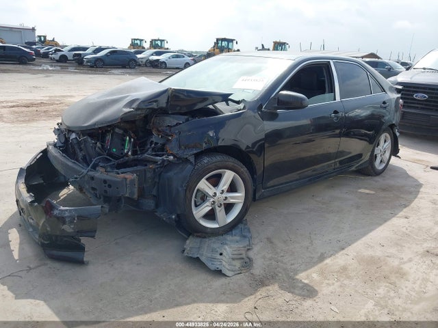 44933825 :رقم المزاد ، 4T1BF1FKXEU856178 vin ، 2014 Toyota Camry Se مزاد بيع
