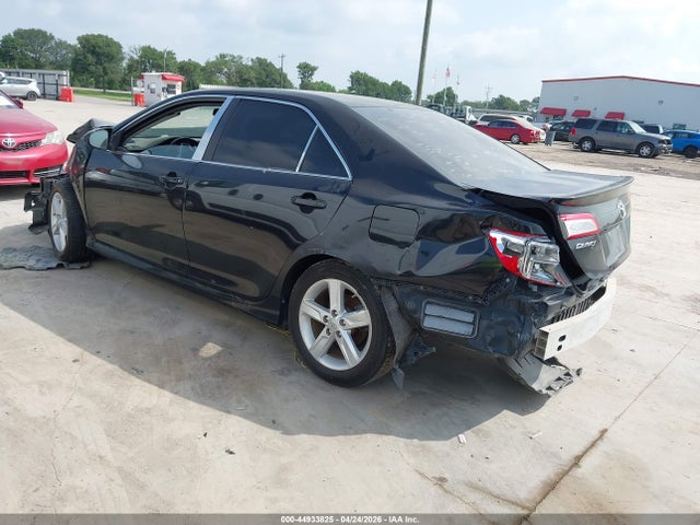 44933825 :رقم المزاد ، 4T1BF1FKXEU856178 vin ، 2014 Toyota Camry Se مزاد بيع