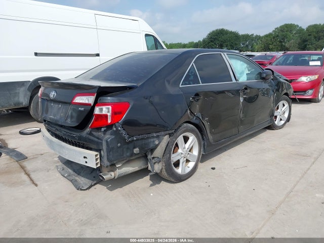 44933825 :رقم المزاد ، 4T1BF1FKXEU856178 vin ، 2014 Toyota Camry Se مزاد بيع