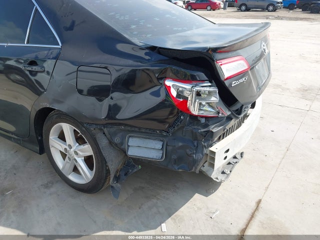 44933825 :رقم المزاد ، 4T1BF1FKXEU856178 vin ، 2014 Toyota Camry Se مزاد بيع