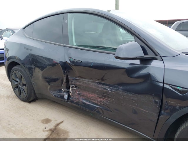 Продажа на аукционе авто 2024 Tesla Model Y Long Range Dual Motor All-wheel Drive, vin: 7SAYGDEE8RA330753, номер лота: 44933835