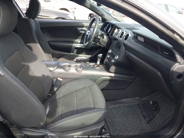 1FA6P8AM4H5275526 Ford Mustang V6