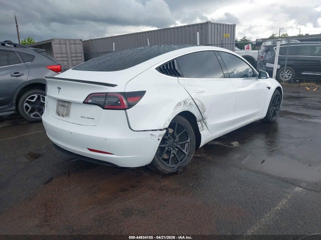 Tesla Model 3 Long Range/mid Range 2018 5YJ3E1EA6JF098671 Image 4