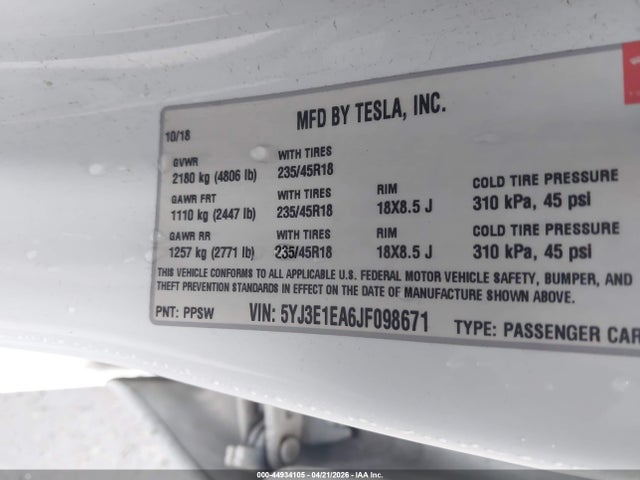 Tesla Model 3 Long Range/mid Range 2018 5YJ3E1EA6JF098671 Image 9