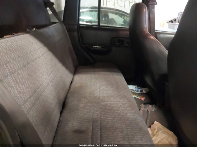 44934241 :رقم المزاد ، 1J4FF48S5YL115574 vin ، 2000 Jeep Cherokee Sport مزاد بيع