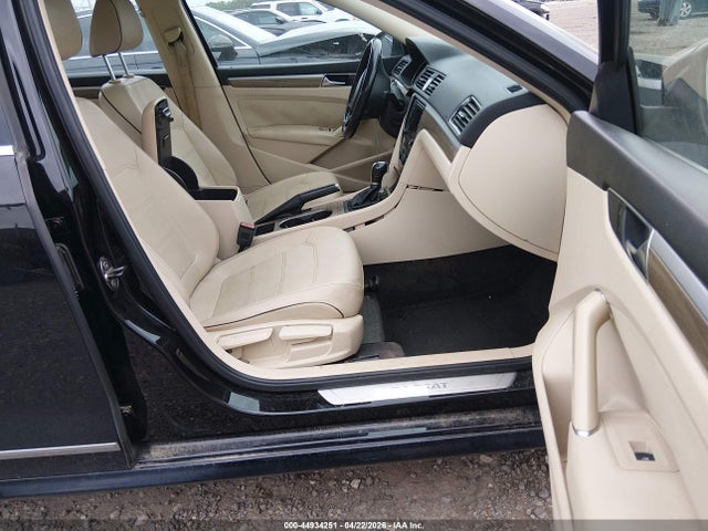 2016 Volkswagen Passat 1.8t Se მანქანა იყიდება აუქციონზე, vin: 1VWBT7A31GC067732, აუქციონის ნომერი: 44934251