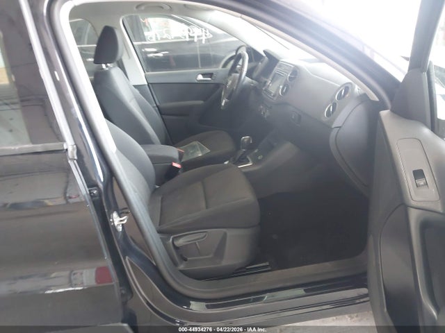 2017 Volkswagen Tiguan 2.0t/2.0t S მანქანა იყიდება აუქციონზე, vin: WVGBV7AX4HK044464, აუქციონის ნომერი: 44934276
