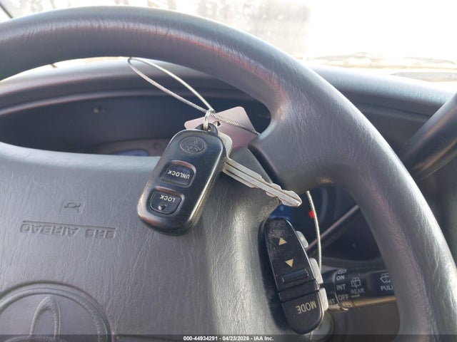 2003 Toyota Sienna Ce მანქანა იყიდება აუქციონზე, vin: 4T3ZF19CX3U528251, აუქციონის ნომერი: 44934291