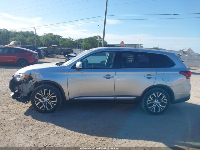 Продажа на аукционе авто 2018 Mitsubishi Outlander Se, vin: JA4AD3A35JZ023879, номер лота: 44934383