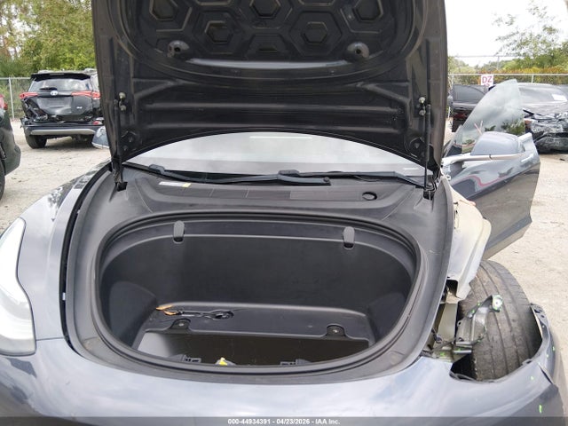 44934391 :رقم المزاد ، 5YJ3E1EA6JF041757 vin ، 2018 Tesla Model 3 Long Range/mid Range مزاد بيع