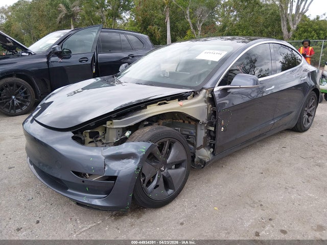 44934391 :رقم المزاد ، 5YJ3E1EA6JF041757 vin ، 2018 Tesla Model 3 Long Range/mid Range مزاد بيع