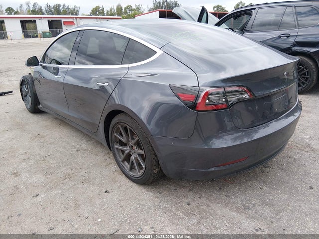 44934391 :رقم المزاد ، 5YJ3E1EA6JF041757 vin ، 2018 Tesla Model 3 Long Range/mid Range مزاد بيع