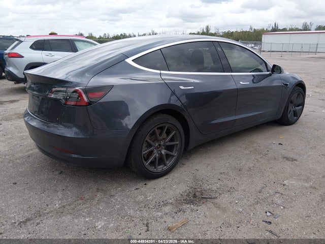 44934391 :رقم المزاد ، 5YJ3E1EA6JF041757 vin ، 2018 Tesla Model 3 Long Range/mid Range مزاد بيع