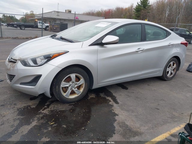 Продажа на аукционе авто 2015 Hyundai Elantra Se, vin: 5NPDH4AE7FH559116, номер лота: 44934395