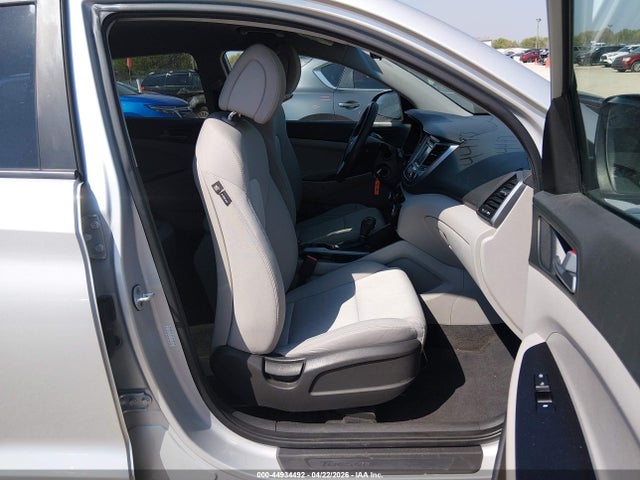 Продаж на аукціоні авто 2017 Hyundai Tucson Se, vin: KM8J23A41HU278293, номер лоту: 44934492